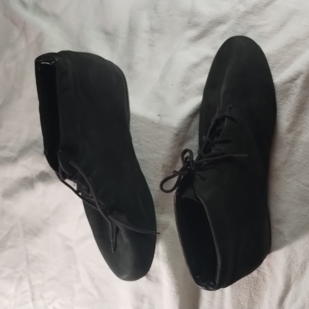 Woman's shoes Color: Black Manufacturer: Spirit Size: 7